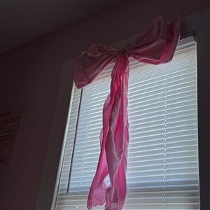 Elegant Pink Bow Window Accent
